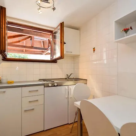 In - Istrien 11068 بولا