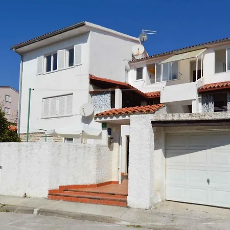 In - Istrien 11068 * بولا