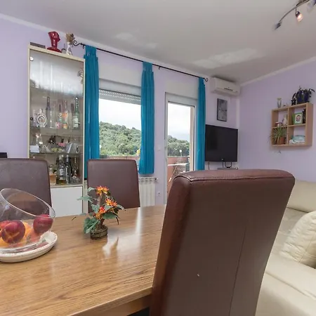 In - Istrien 11068 بولا