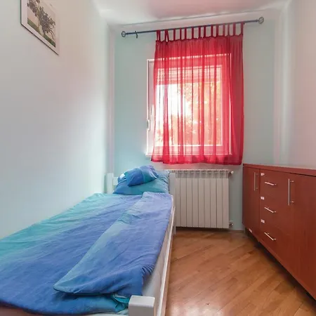 In - Istrien 11068 * بولا